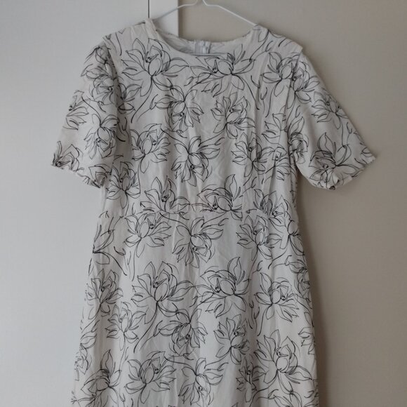 Amish Mennonite Cape Dress 39"B 34"W White Black Floral Linen-Like - Picture 3 of 11